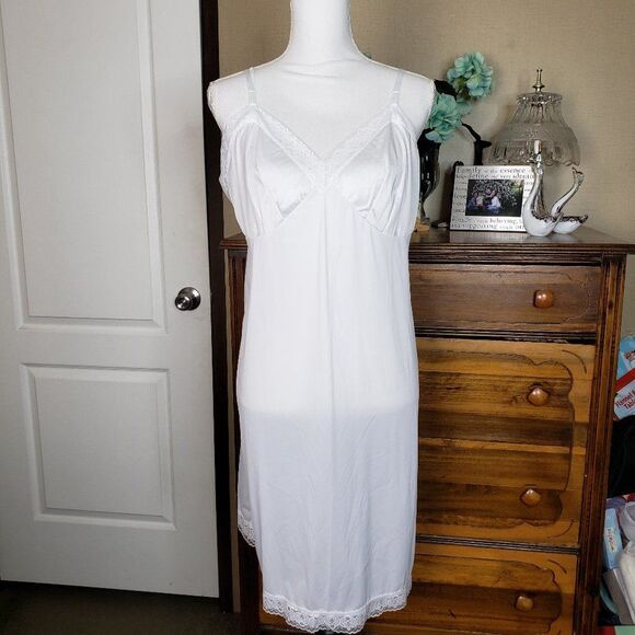 Womens Vanity Fair Snow White Nylon Lace Trim Full Slip Dress - Picture 1 of 7